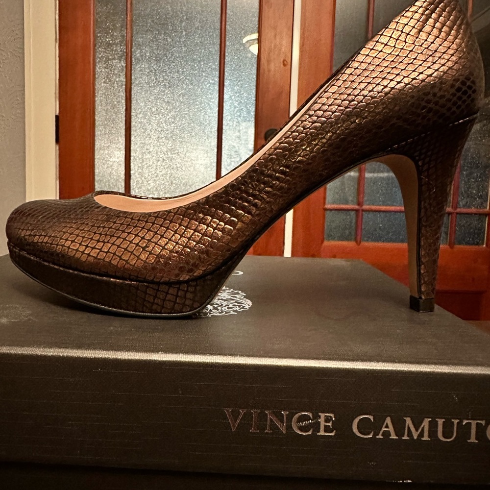 Brand new Vince Camuto Pumps